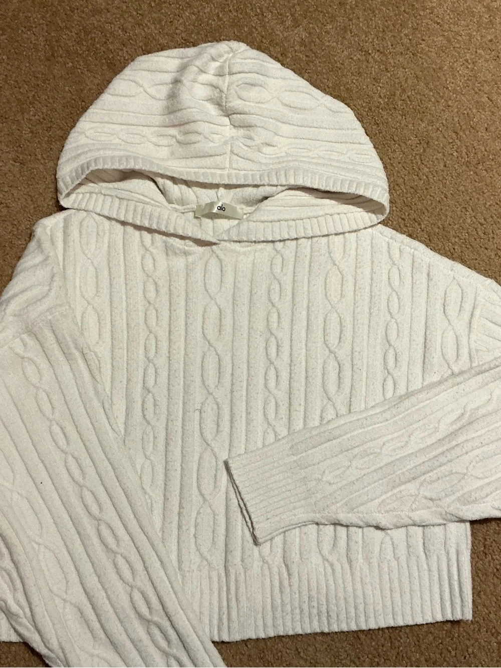 ALO Yoga Cream Cable-Knit Cropped Hooded Sweater